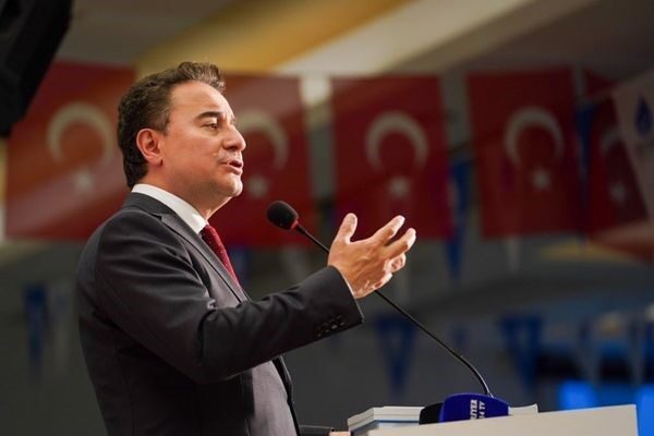 DEVA Partisi Genel Merkezinde gerçekleştirilen görüşmenin ardından basın açıklaması yapan