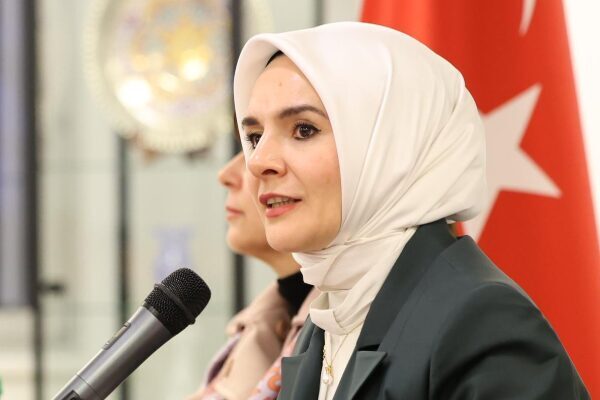AK Parti Yalova İl Başkanlığını ziyaret ederek, İl Başkanı Umut
