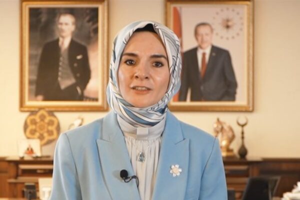 Aile ve Sosyal Hizmetler Bakanlığından yapılan açıklamaya göre Bakan Göktaş, Çınarcık