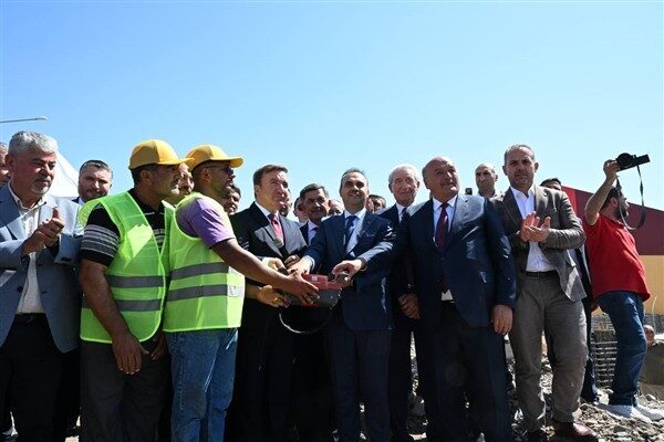 Bakan Kacır, il programı kapsamında gittiği Erzincan’da bir dizi programa