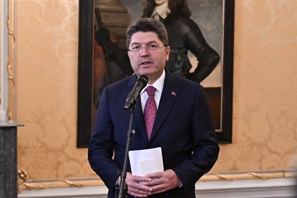 Adalet Bakanı Tunç, memleketi Bartın’ın Ulus ilçesinde vatandaşlarla bir araya