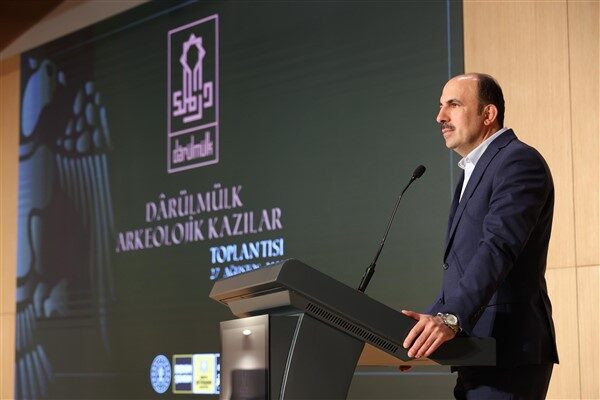 Konya Büyükşehir Belediyesi Taş Bina Kültür Sanat’ta düzenlenen toplantıda konuşan