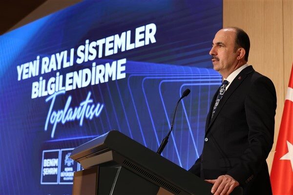 Büyükşehir Taş Bina Kültür Sanat’ta düzenlenen toplantıda konuşmasına Balıkesir’deki depremden