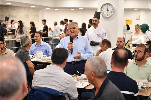 Kayseri ve Civarı Elektrik Türk Anonim Şirketi ziyaretinde, ay yıldızlı