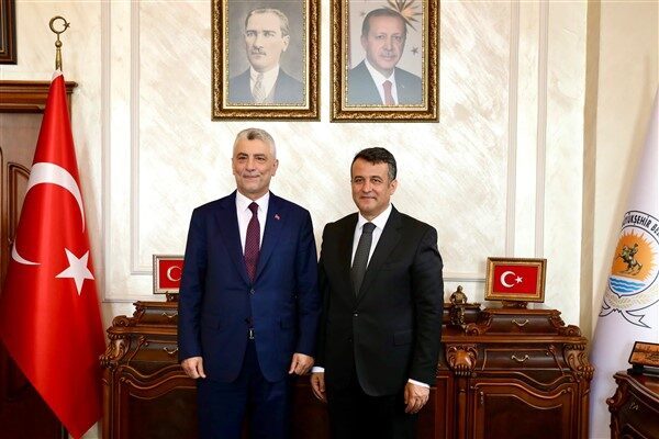 Ziyarette ayrıca Büyükşehir Belediyesi bürokratları da bulundu. Gerçekleşen ziyarette şehirdeki ticaret