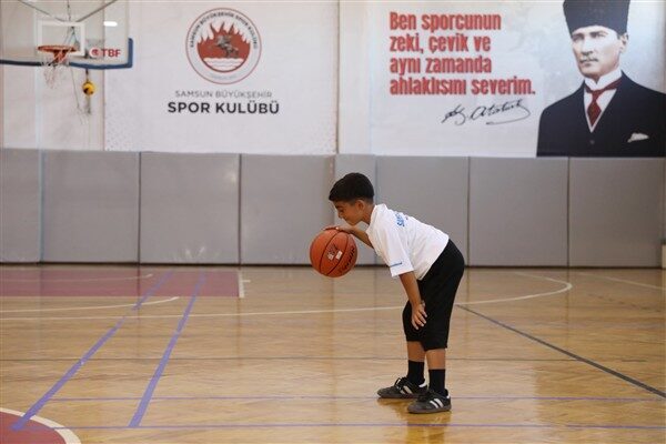 Samsun Büyükşehir Belediyesi’nin Yaz Spor Okulları eğitimlerini sürdürüyor. 31 Ağustos