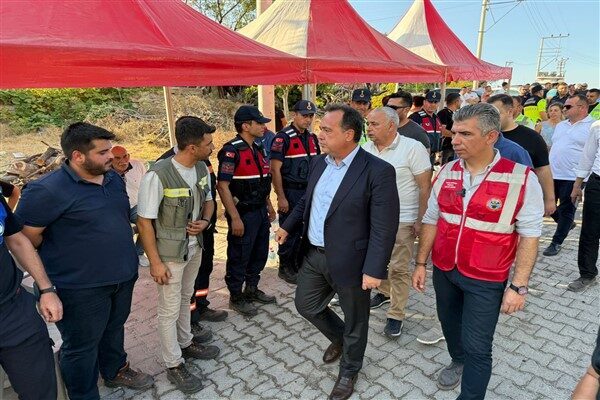 Soma’nın Turgutalp Mahallesi’nde yaşanan orman yangını ile mücadele devam ederken,