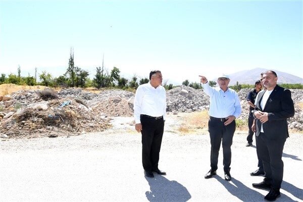 Bostanbaşı Mahallesi ve şehrin muhtelif yerlerinde kaçak olarak dökülen hafriyatlara
