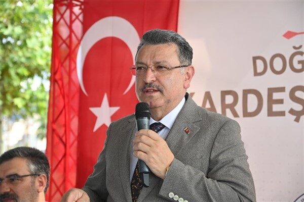 Mendirek Kafe Restoran’da gerçekleşen programda Trabzon Valisi Aziz Yıldırım, eski