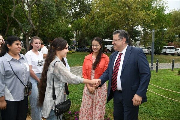 Trabzon Büyükşehir Belediye Başkanı Genç, Özbekistan’ın Buhara kentinde eğitim gören