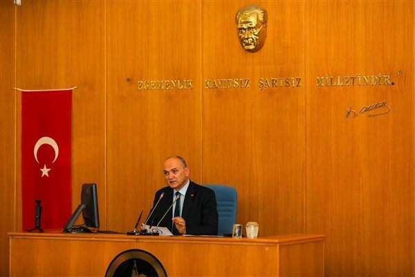 Düzce Belediye Başkanı Faruk Özlü, belediye meclis toplantılarının Ağustos ayı