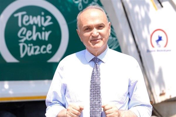 Kampanya kapsamında mahallelerde başlatılan temizlik seferberliğinin yanı sıra kalabalık alanlarda