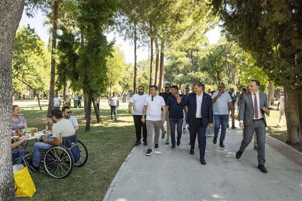 İzmir Büyükşehir Belediye Başkanı Tugay, Buca’nın simgelerinden Hasanağa Bahçesi’nde yapılan