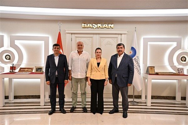 Büyükşehir Belediyesi Başkan Vekili Özdemir, Batı Akdeniz Muhtarlar Federasyonu Başkanı