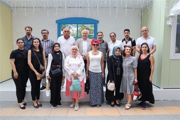 İzmit Belediyesi Başkan Yardımcısı Erdem Arcan, kentimizde faaliyet gösteren şair