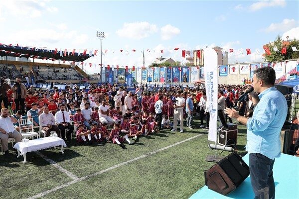 Gençlere her zaman öncelik verdiklerini söyleyen Yıldız, “Cumhurbaşkanımızın ve bakanımızın