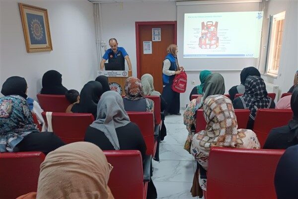 AFAD uzmanları tarafından verilen eğitimde, afet öncesi hazırlıklar, afet anında
