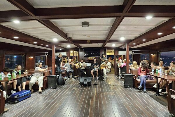 İzmir Büyükşehir Belediyesi iştiraki İZDENİZ tarafından  Tarihi Bergama Vapuru’nda Rembetiko