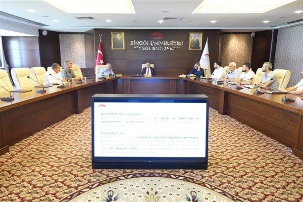 Senato Odası'nda gerçekleşen toplantıya, Rektör Yardımcısı Prof. Dr. İbrahim Yasin