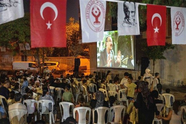Bornova Belediyesi’nin 17 Temmuz’da Büyükpark’ta başlattığı Yaz Açık Hava Sinema