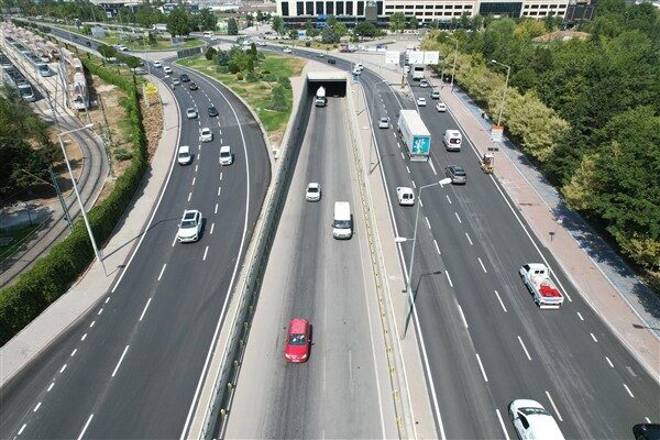 Konya Büyükşehir Belediyesi, Ahmet Yesevi Caddesi’nde yaptığı üstyapı iyileştirmesi ve