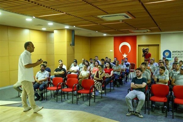 Bu kapsamda sahada görev alan Çevre Sağlığı Şube Müdürlüğü personeline
