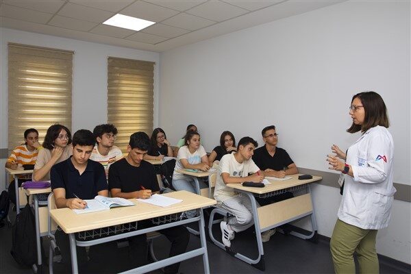 62 tıp, 23 diş hekimliği, 19 hukuk, 180 mühendislik, 99