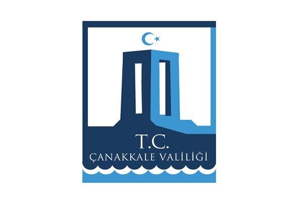 Çanakkale Valisi Toraman, Çanakkale merkez ve Çınarlı ilçesindeki yangınlara müdahalenin