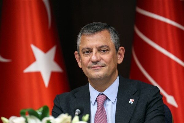 CHP Genel Başkanı Özel, Ankara Kahramankazan İlçe Başkanlığı’nda parti örgütüyle
