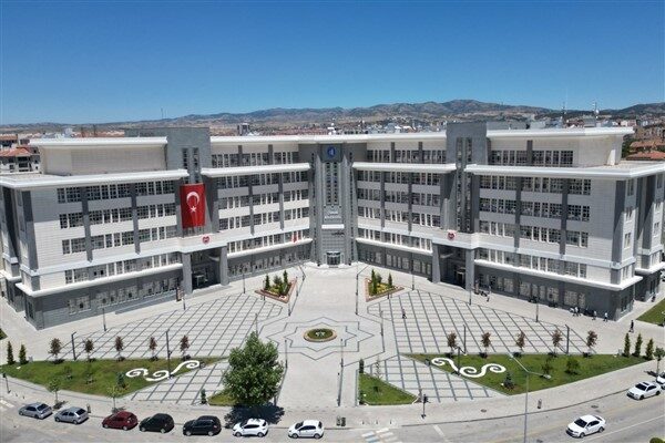 Dolandırıcıların, Çorum Belediyesi nezdinde resmi bir görev ya da yetkisi