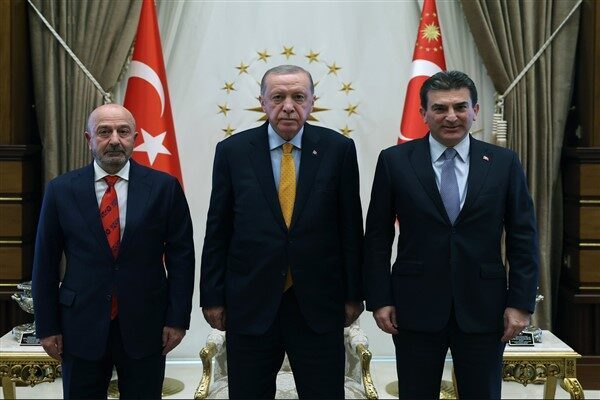 Cumhurbaşkanı Recep Tayyip Erdoğan, OYAK Yönetim Kurulu Başkanı Zekai Aksakallı ve