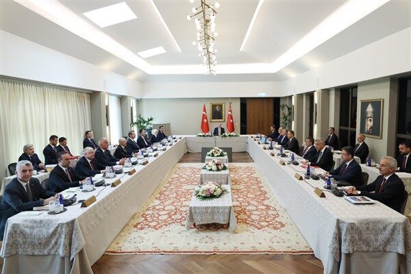 Cumhurbaşkanlığı Kabinesi, Cumhurbaşkanı Erdoğan’ın başkanlığında Ahlat Cumhurbaşkanlığı Külliyesi'nde toplandı. Hibya