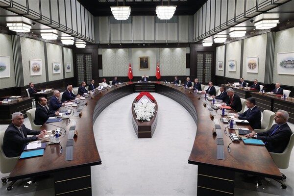 Cumhurbaşkanlığı Kabinesi, Cumhurbaşkanı Recep Tayyip Erdoğan'ın başkanlığında Cumhurbaşkanlığı Külliyesi'nde toplandı.
