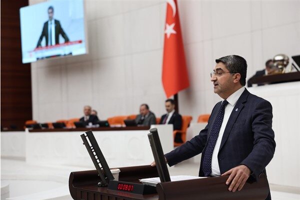 Ekmen, açıklamasında Çamlıyayla Kisecik Köyü’nde 8 kişilik Nazlı ailesine yönelik