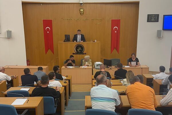Düzce Belediye Meclisi, Ağustos ayı toplantılarının tamamlanmasının ardından olağanüstü toplantıda