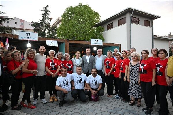 Balıkesir Büyükşehir Belediye Başkanı Ahmet Akın, eşi Arbil Akın ile