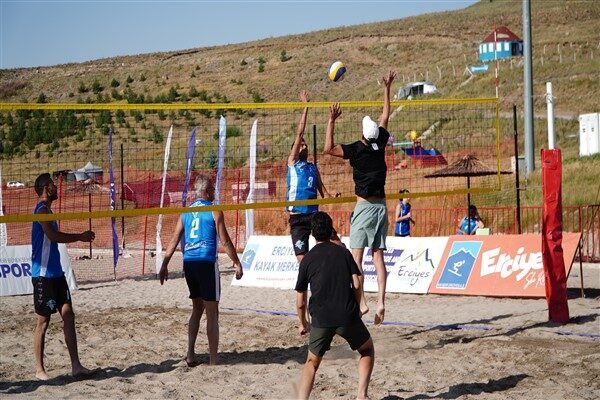 ç23-24 Ağustos tarihlerinde Erciyes’te düzenlenen en havalı plaj voleybolu turnuvasında