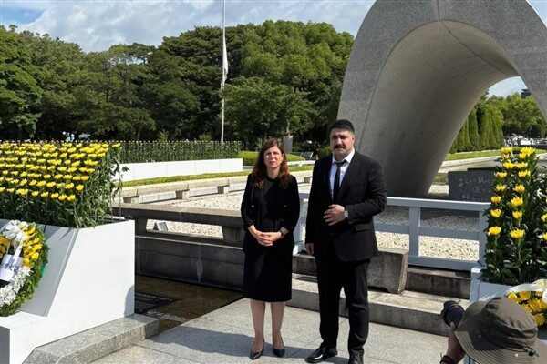 Diyarbakır Büyükşehir Belediyesi Eş Başkanı Serra Bucak ve Meclis üyesi