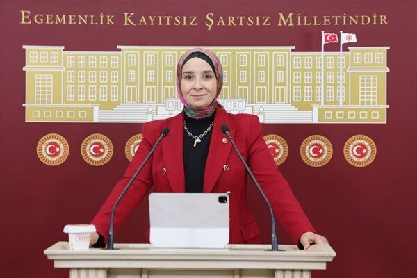 DEVA Partisi Genel Başkan Yardımcısı ve İstanbul Milletvekili Esen, Aile