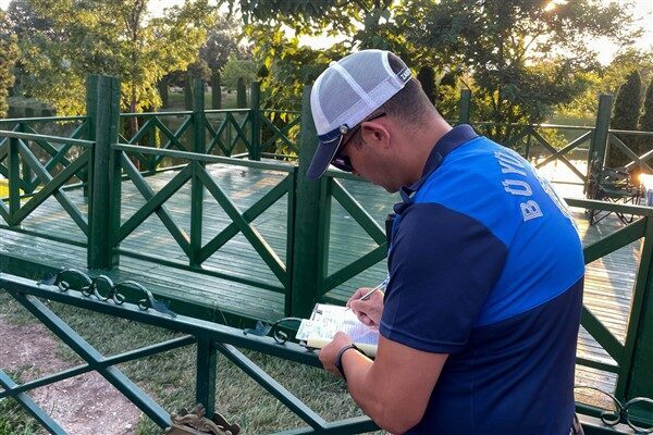 Zabıta ekipleri, yere çöp atan, izmarit bırakan, çekirdek kabuklarını yerlere