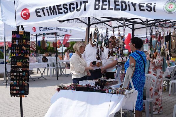 Etimesgut Belediyesi tarafından düzenlenen Kadın Emeği Pazarları’nın yedincisi Göksu Parkı’nda