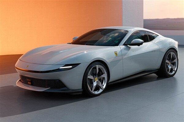 Ferrari, Roma’nın yerini alacak olan ön-ortadan V8 motorlu, 2+ coupesi