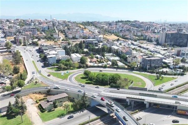 Kentin yoğun araç trafiğine sahip bölgelerinden biri olan Ata Bulvarı