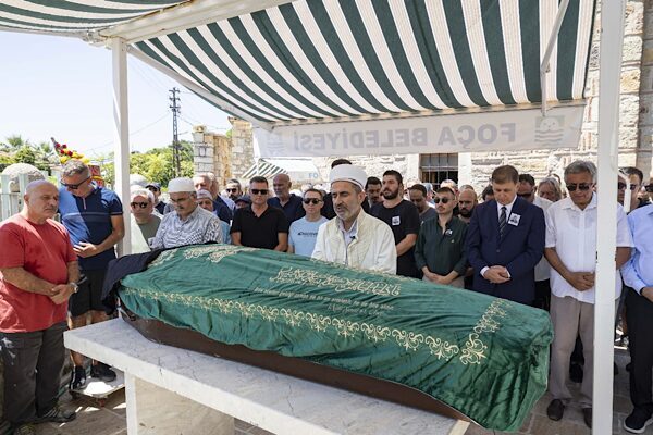 İzmir Büyükşehir Belediye Başkanı Tugay, 1989-1999 yılları arasında Foça Belediye