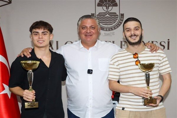 Maçlar, kısa süreli devreler ve tek maç eleme formatıyla oynandı.