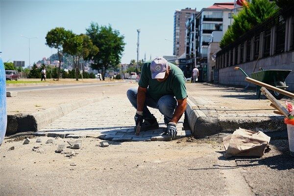 Çalışmalar kapsamında kaldırımlar, standart seviyelere uygun hale getirilerek engelli bireylerin