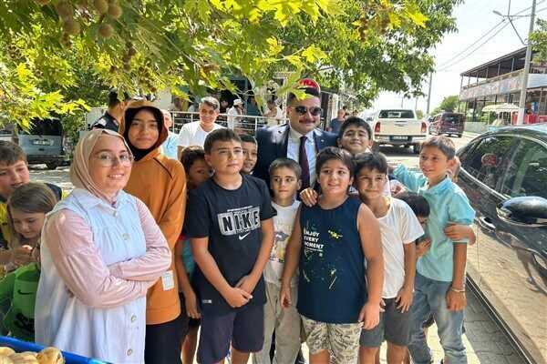 Gökçeada Kaymakamı Osman Acar, Cuma namazının ardından Uğurlu Köyü’nü ziyaret