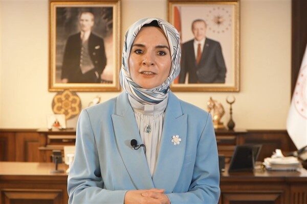 Aile ve Sosyal Hizmetler Bakanı Göktaş, deprem ve yangın bölgeleri