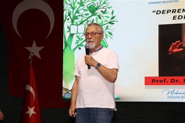 Edremit Kitap Fuarı’nın ikinci günü, müzikten edebiyata, sağlıklı yaşamdan demokrasi