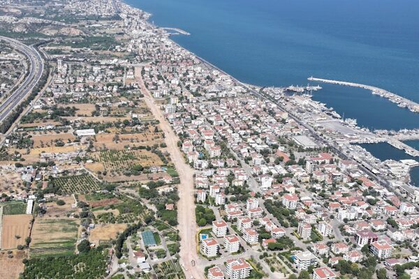 İzmir Büyükşehir Belediyesi tarafından , Güzelbahçe’de yapımını sürdürülen 75. Yıl